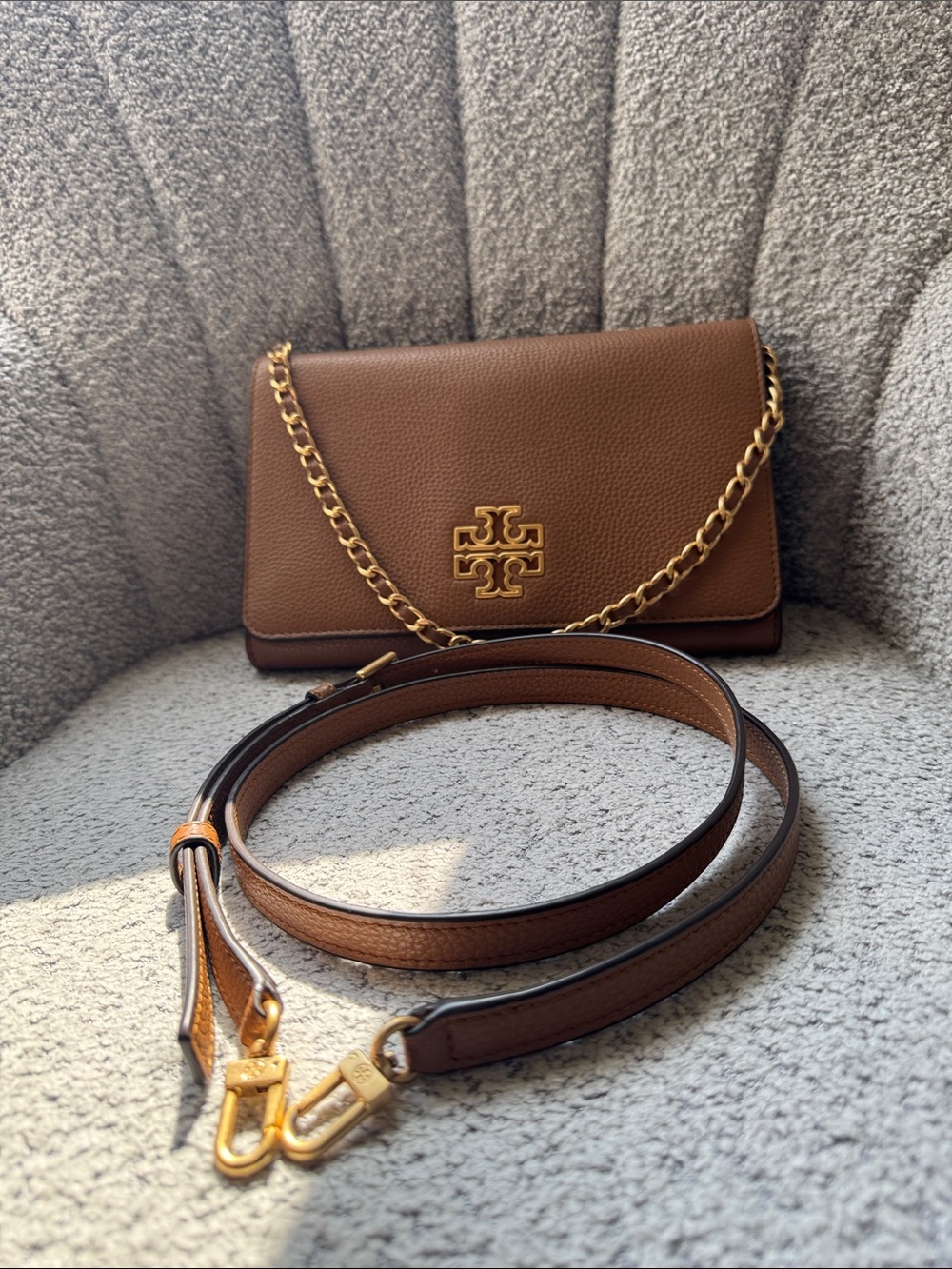 Tory Burch Brown Pebbled Leather Chain shoulder bag with Gold Logo!